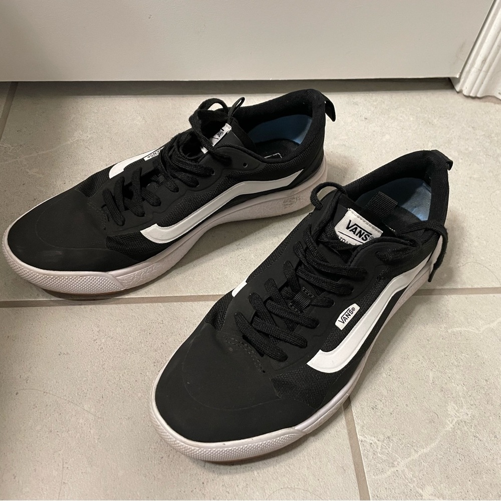 Vans Ultrarange Exo Black/White M10